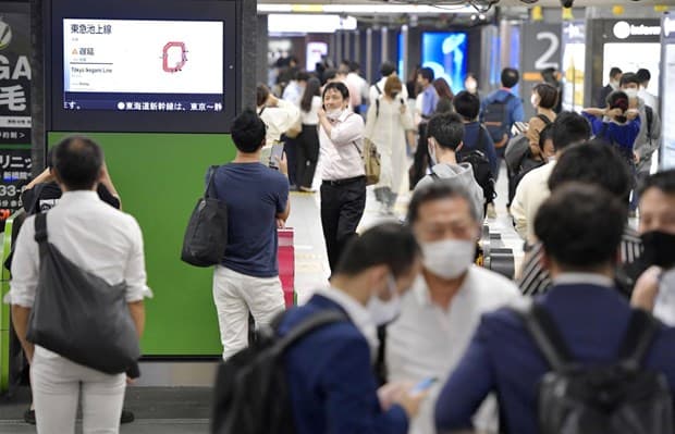 Thủ tướng Nhật Bản trấn an người dân sau trận động đất rung chuyển Tokyo tối 7-10