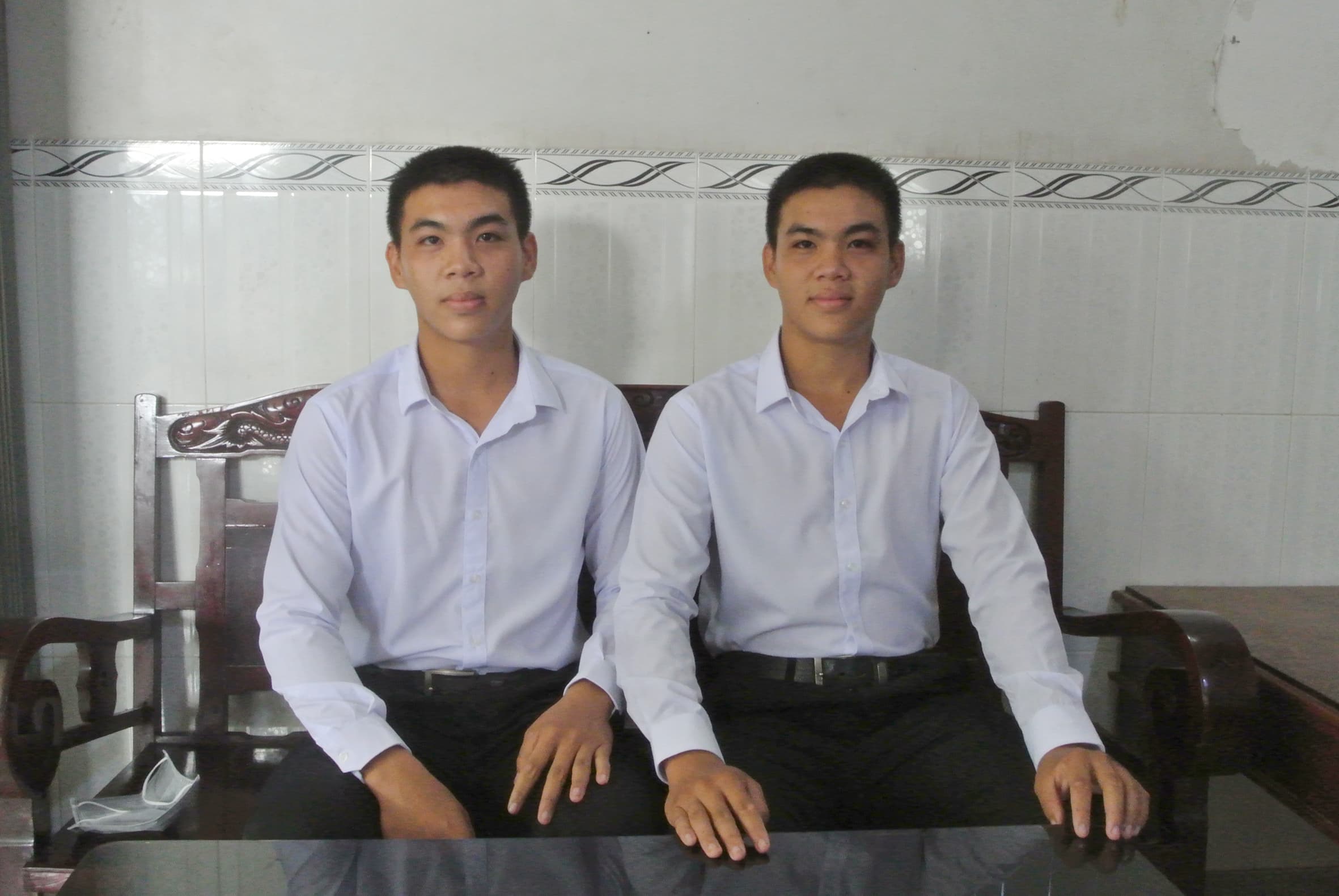 Anh em sinh đôi và ước mơ trở thành bộ đội xe tăng