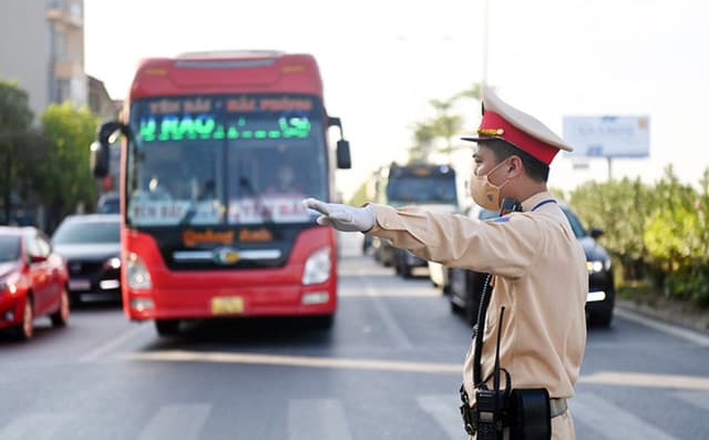 Bỏ giấy đi đường tại 22 chốt ở Hà Nội, bao giờ có thể?