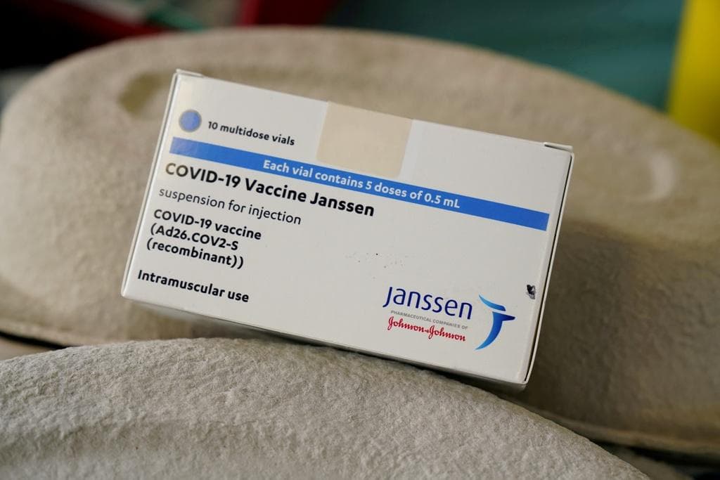 Người đã tiêm vắc xin Johnson & Johnson có nên tiêm trộn vắc xin khác?