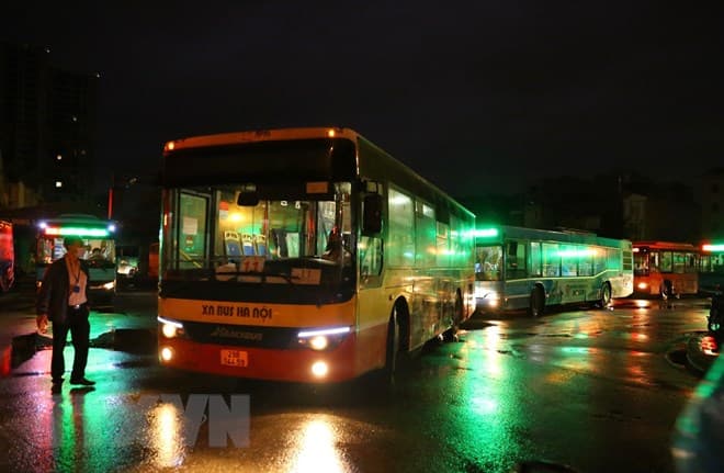 Từ 14-10: Lái xe taxi, xe công nghệ, buýt Hà Nội phải có điều kiện gì?