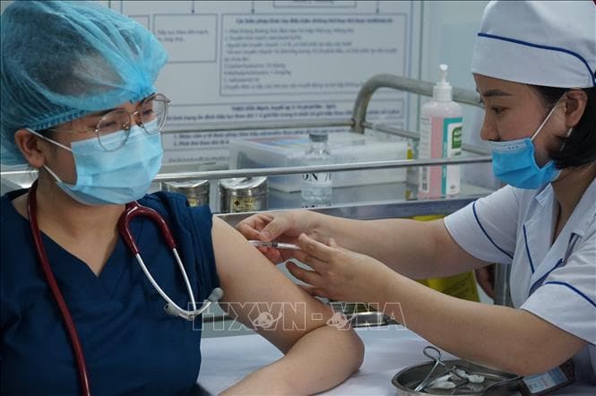 Chuyên gia "tiết lộ" lộ trình tiêm vắc xin cho trẻ em từ 12 đến 17 tuổi