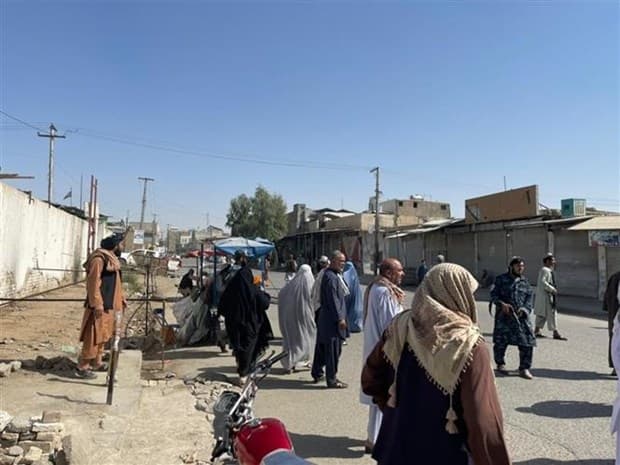 Nổ lớn tại thánh đường ở Afghanistan, gần 90 người thương vong