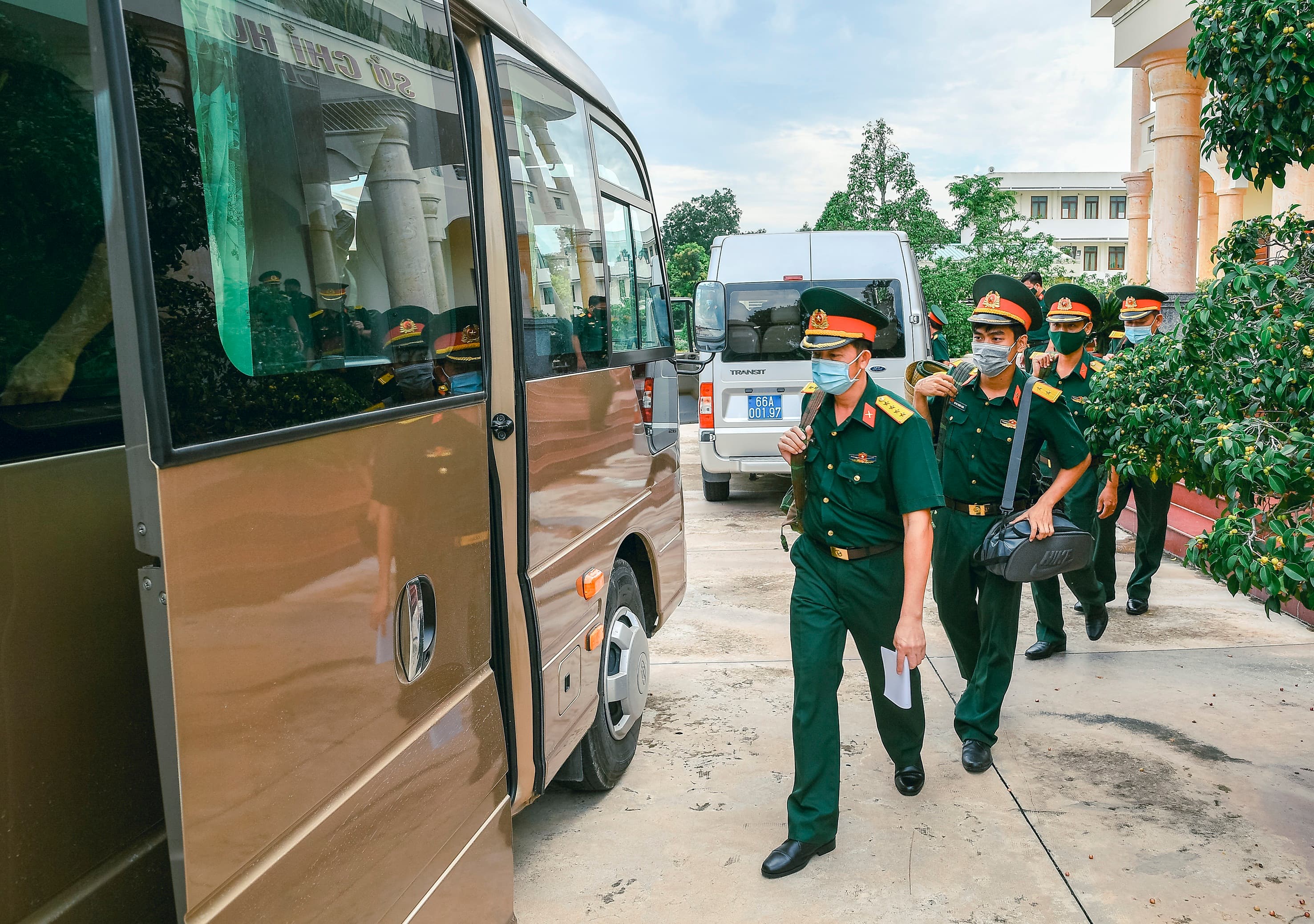 Quan tâm hậu phương, chăm lo tiền tuyến