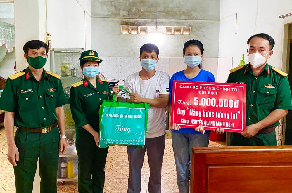 Sẻ chia khó khăn cùng đồng đội