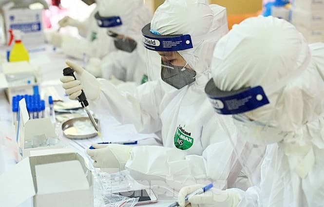 Bản tin Covid trưa 17-10: Từ 0h 18-10, Bệnh viện Việt Đức trở lại khám chữa bệnh; nhiều nơi thêm F0 từ vùng dịch về