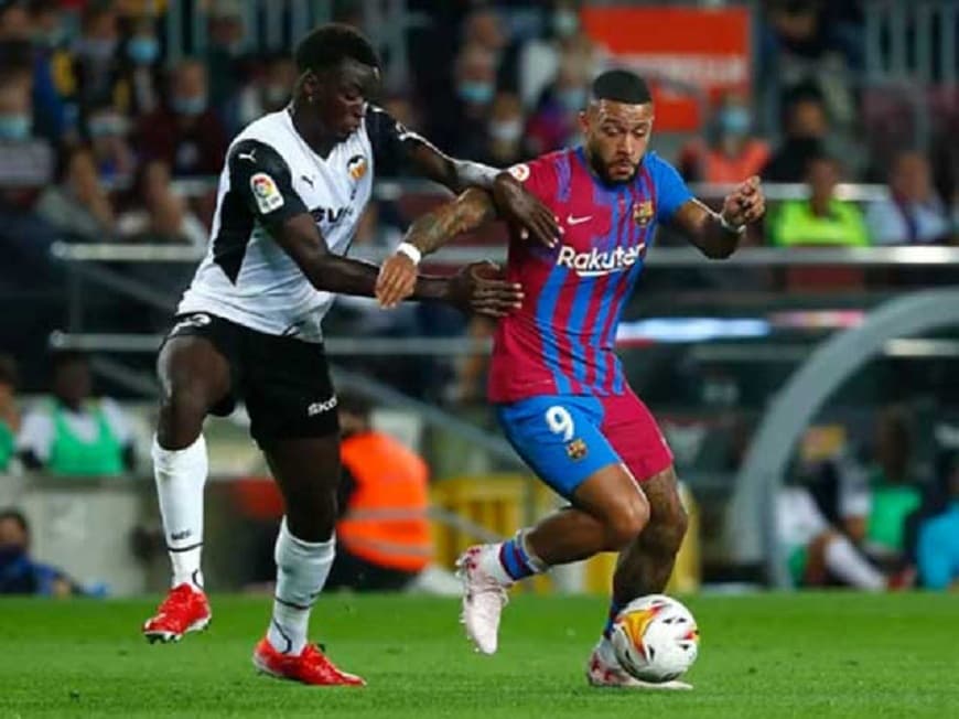 Thắng Valencia 2 bàn cách biệt, Barcelona hướng đến tốp đầu
