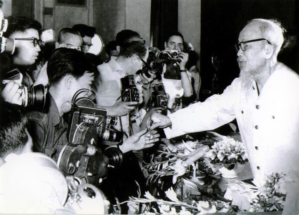 21-10-1946: Bác Hồ đã căn dặn gì với báo chí khi đấu tranh?