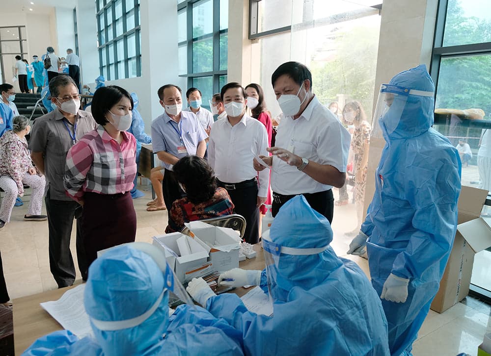 Bản tin Covid tối 18-10: Hà Nội thêm 5 F0 đã được cách ly; Nam Định phát hiện chùm 8 ca bệnh; ổ dịch tại Phú Thọ vẫn "nóng"; trong ngày, cả nước có 3.168 ca