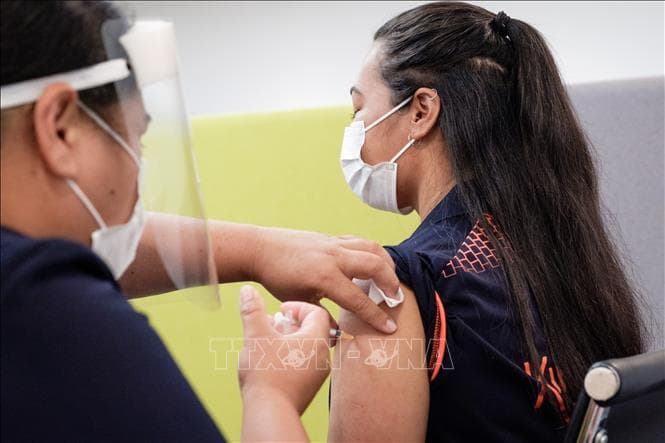 Công chức Malaysia bị kỷ luật nếu không tiêm vắc xin Covid-19
