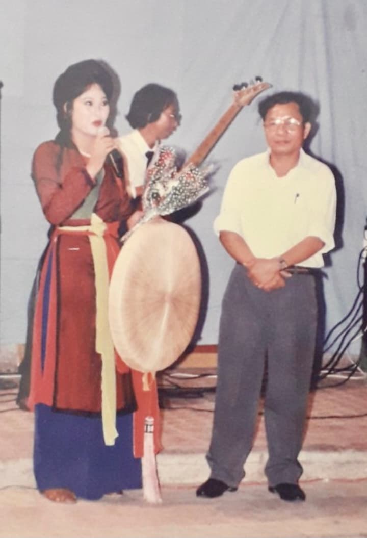 Nhà giáo, nhà báo... yêu dân ca