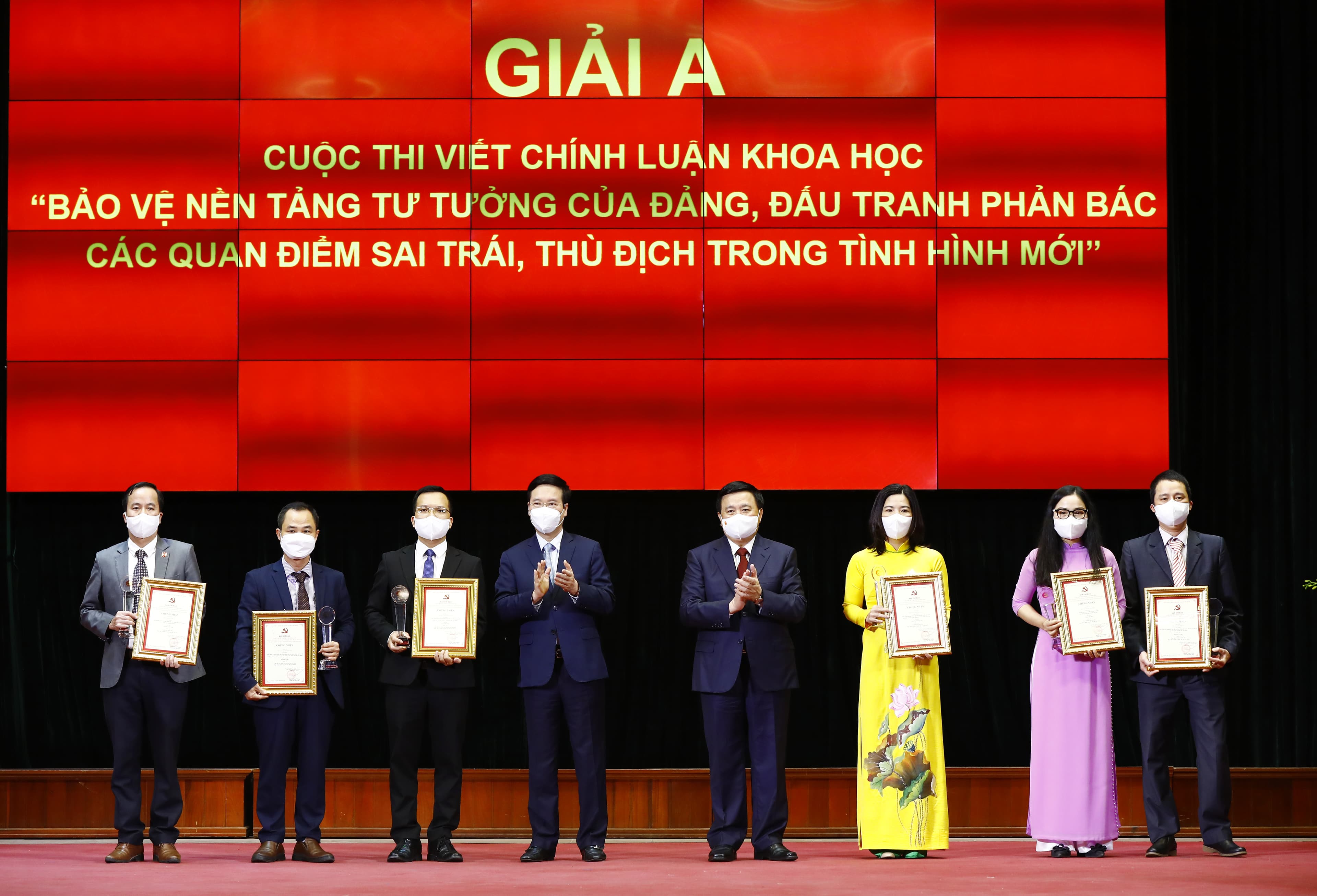 Trao giải cuộc thi viết chính luận khoa học về bảo vệ nền tảng tư tưởng của Đảng