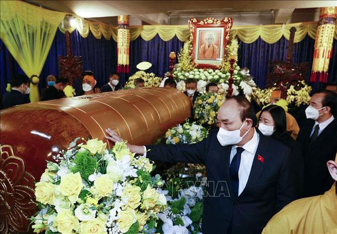 Lãnh đạo Đảng, Nhà nước đến viếng và gửi vòng hoa viếng Đại lão Hòa thượng Thích Phổ Tuệ