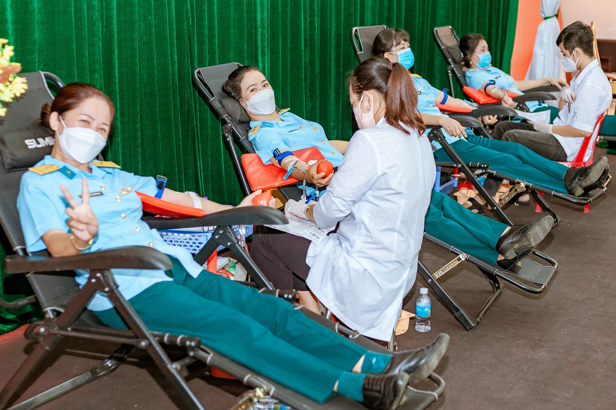Cán bộ, chiến sĩ Sư đoàn Phòng không 377 hiến hơn 300 đơn vị máu