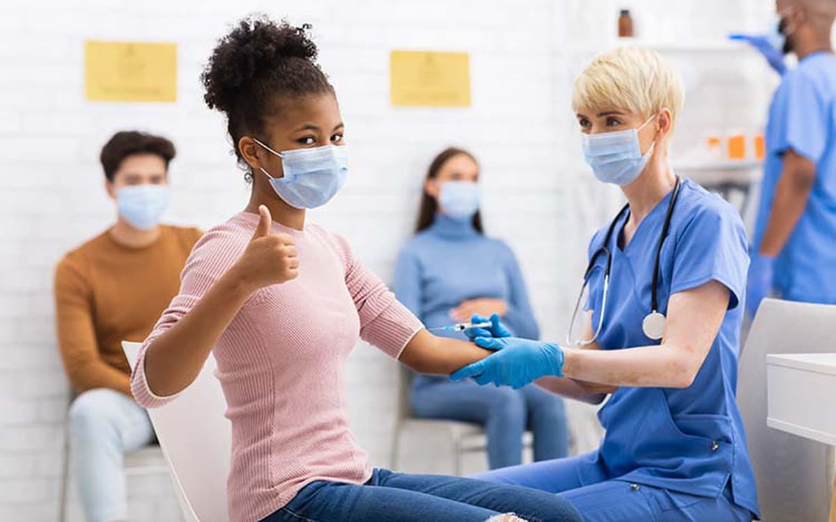 Người đã tiêm vắc-xin phòng Covid-19 còn lây lan virus sang người khác không?
