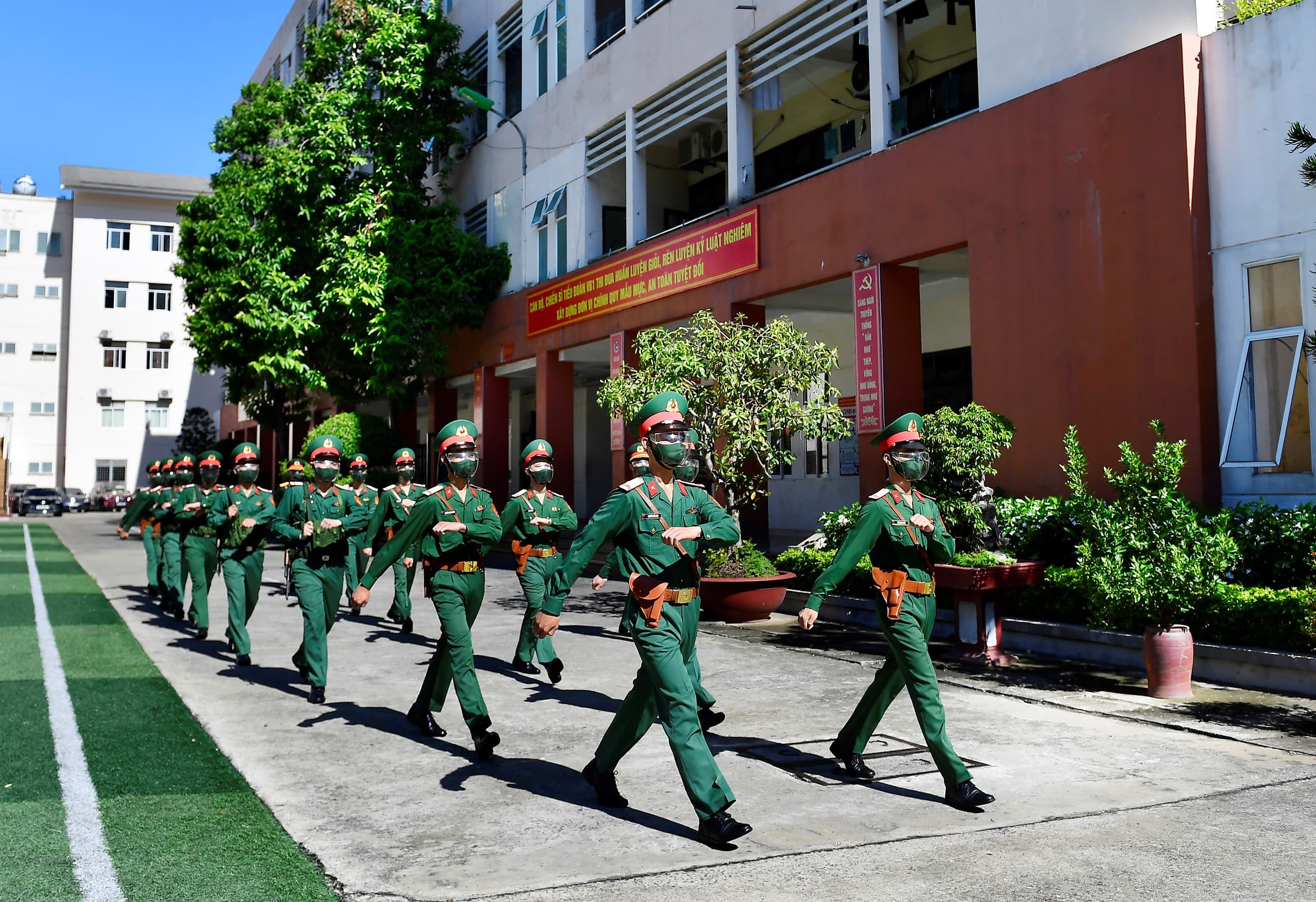 Huấn luyện tốt, bảo vệ nghiêm