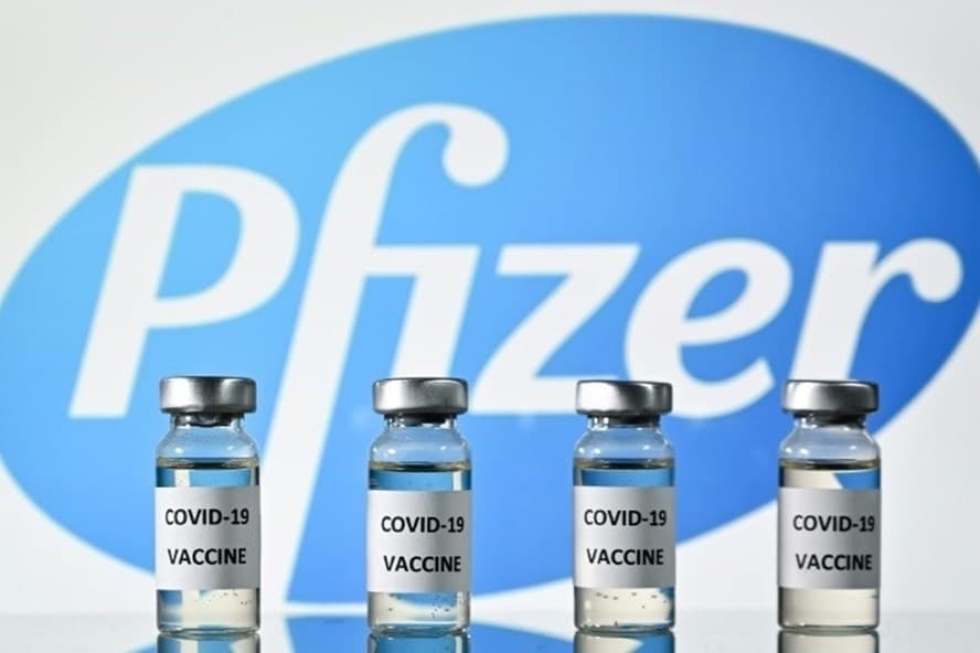 Thêm 1,3 triệu liều vắc xin Pfizer/BioNTech đã về đến Hà Nội