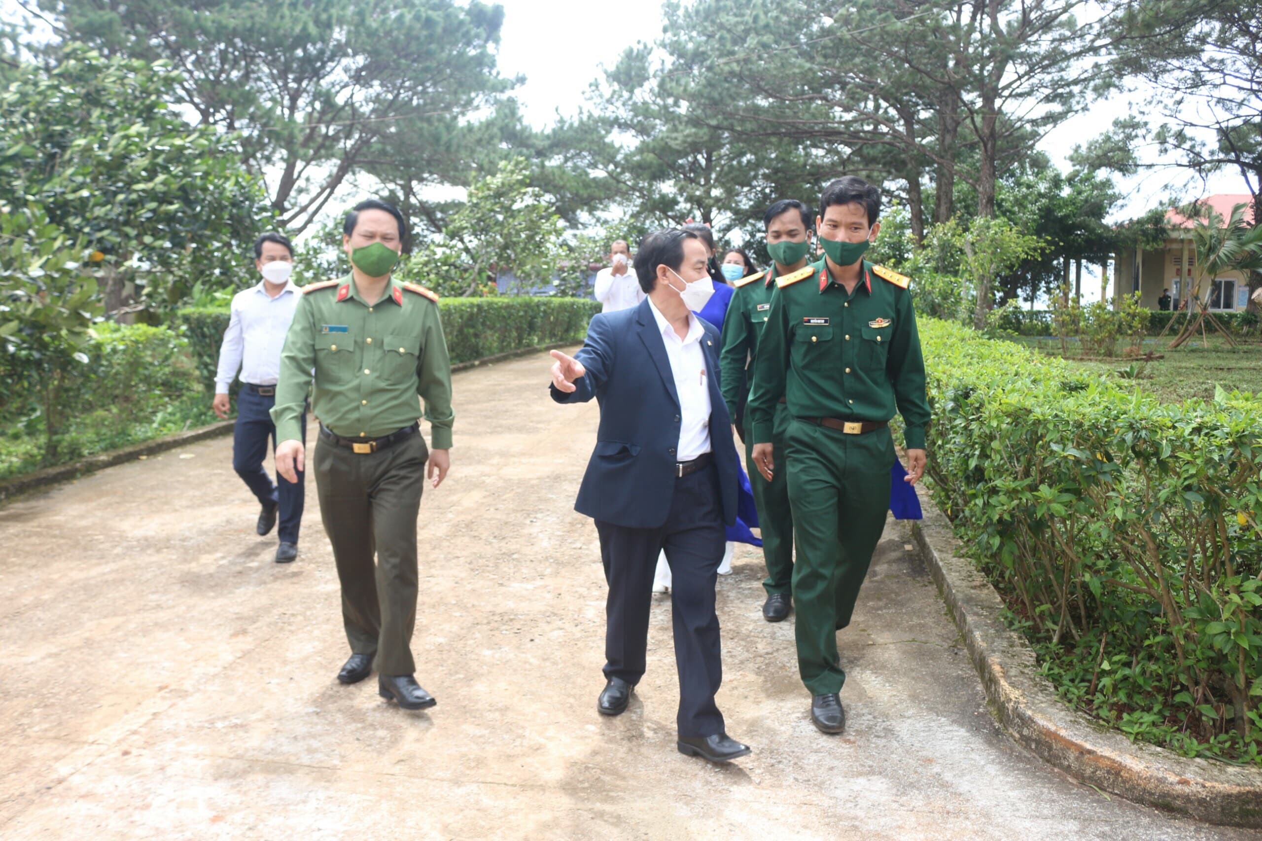 Đoàn công tác tỉnh Đắk Nông làm việc với Trung đoàn 726