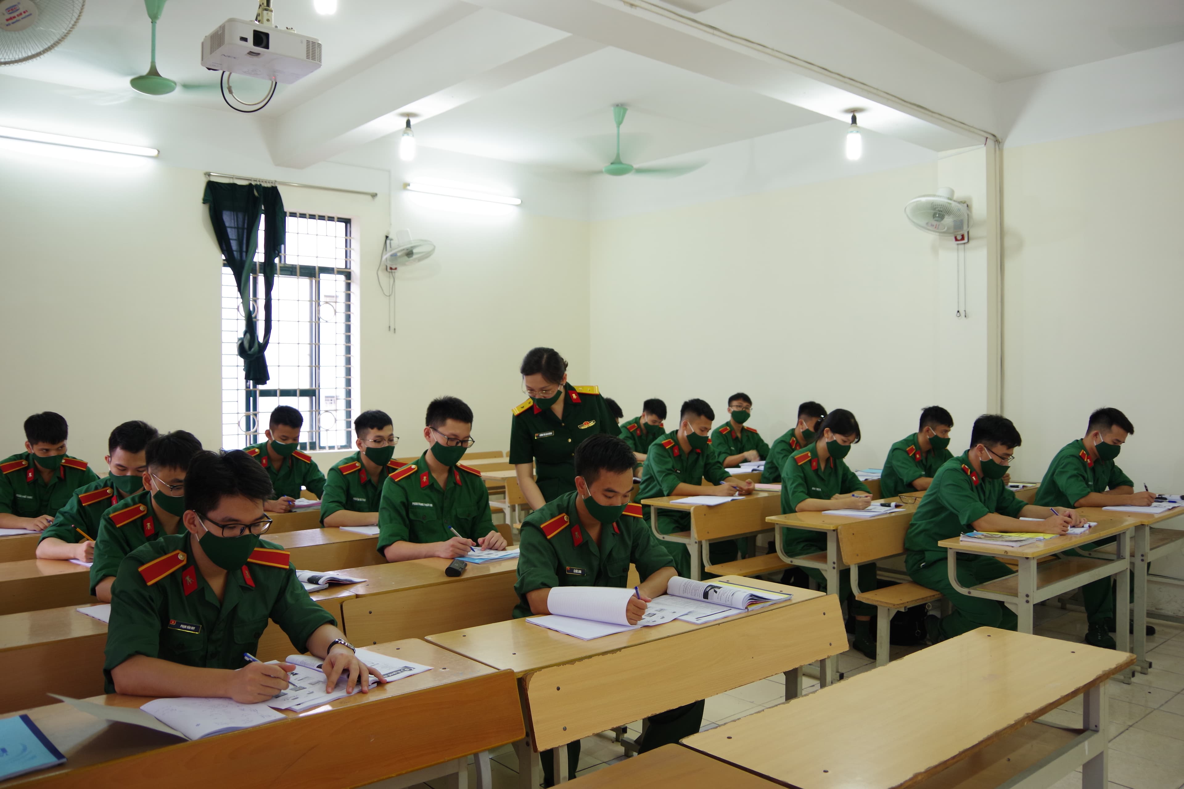 Kỷ niệm 55 năm Ngày truyền thống Học viện Kỹ thuật Quân sự (28-10-1966/28-10-2021): Xây dựng Học viện Kỹ thuật Quân sự trở thành trường đại học nghiên cứu