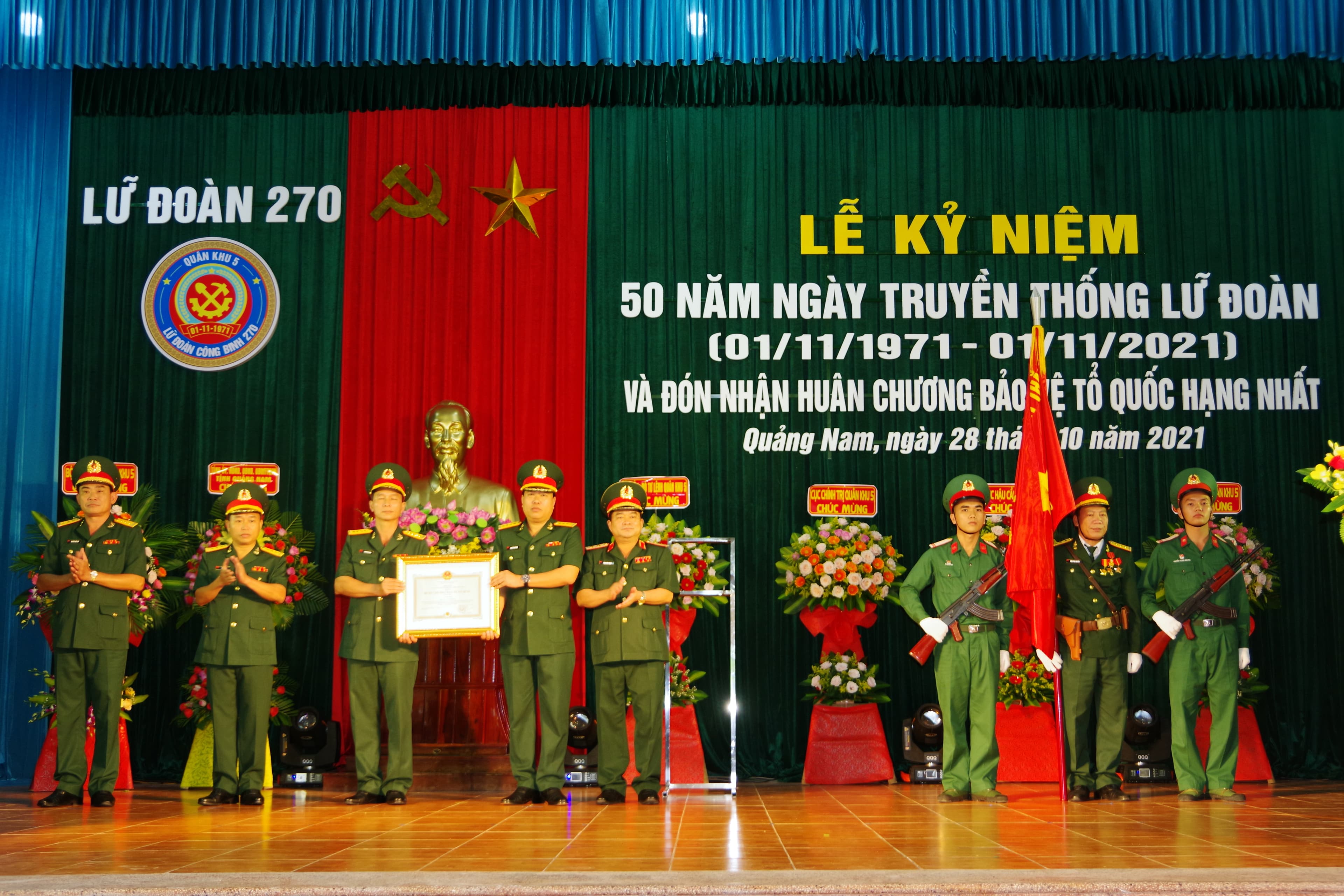 Lữ đoàn 270 đón nhận Huân chương Bảo vệ Tổ quốc hạng Nhất