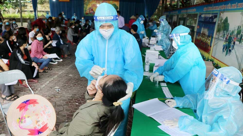 Tin Covid trưa 28-10: Hà Nội thông báo khẩn tìm người đi xe khách; Bắc Giang, Nghệ An, Nam Định vẫn "nóng"