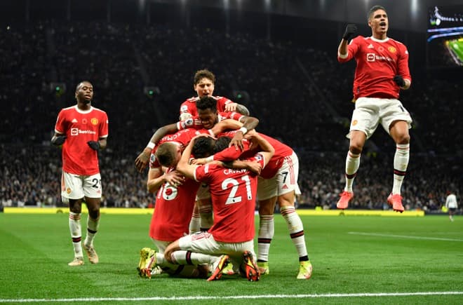 Ronaldo tỏa sáng, MU thắng dễ dàng Tottenham