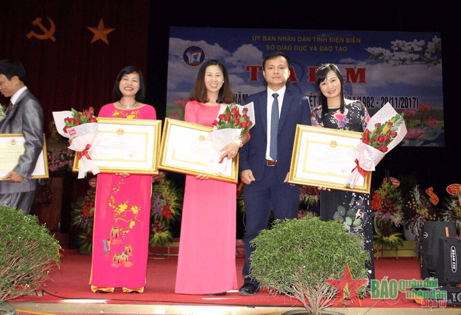 Làm mới cách dạy sử