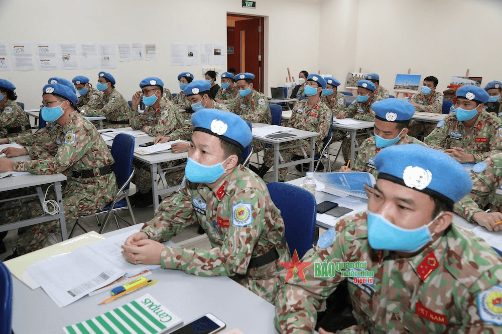 Huấn luyện vận chuyển y tế đường không cho Bệnh viện dã chiến cấp 2 số 4 Việt​​ Nam