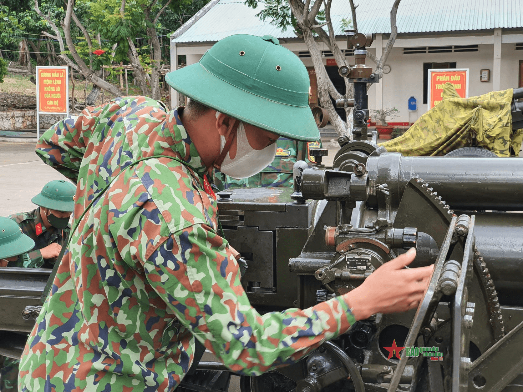 Bảo đảm huấn luyện sát, tỉ mỉ, chuyên sâu