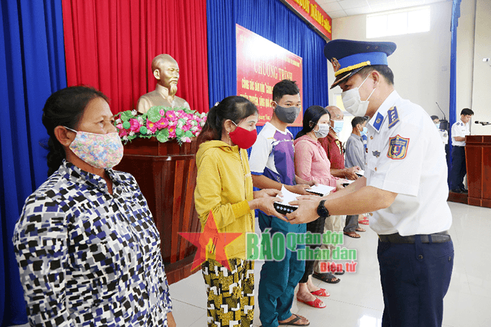 Hỗ trợ trên bờ, đồng hành trên biển