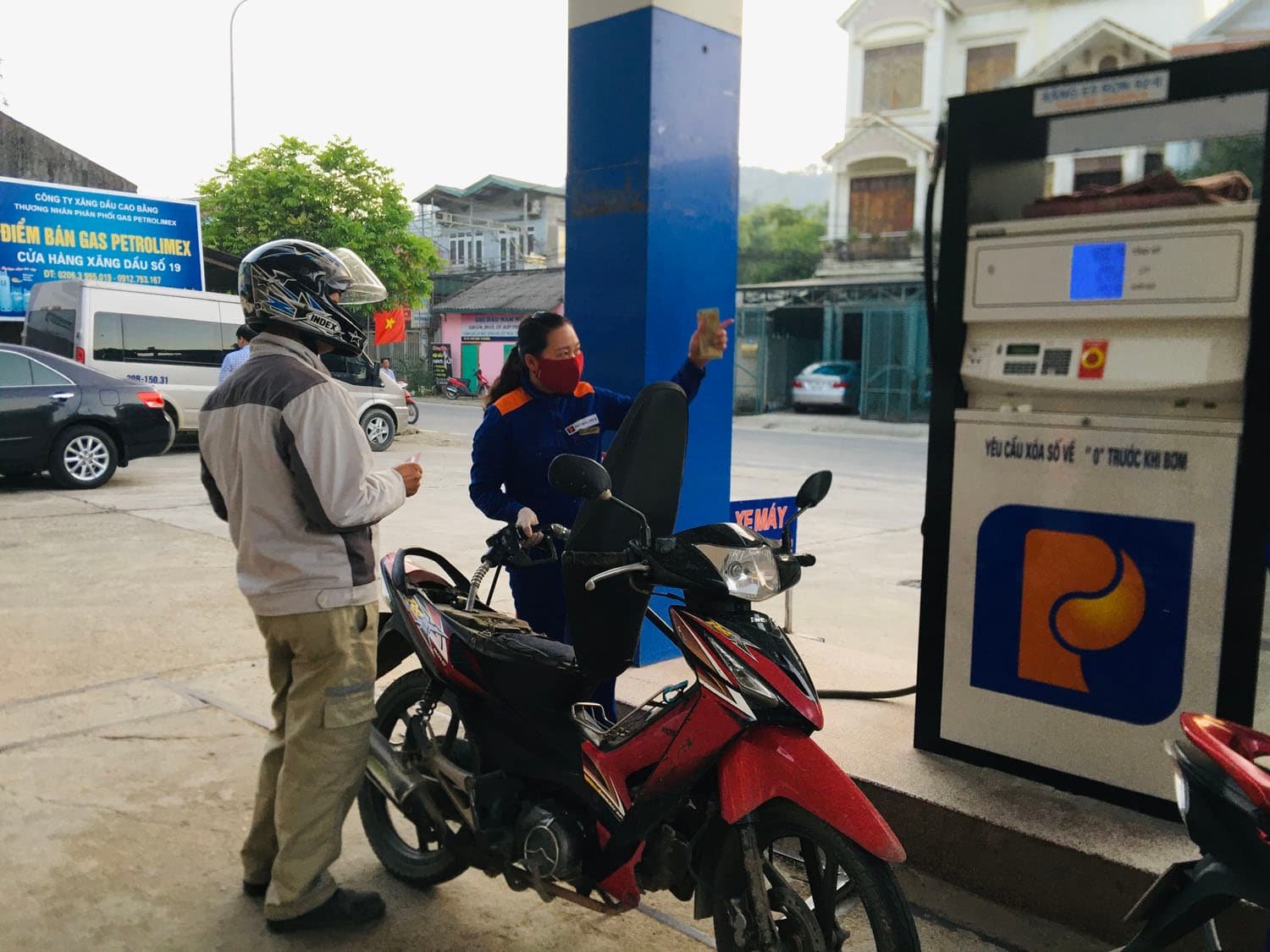 Giải pháp hạ “nhiệt” giá xăng, dầu?