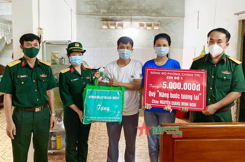 Góp tiền nuôi con đồng đội