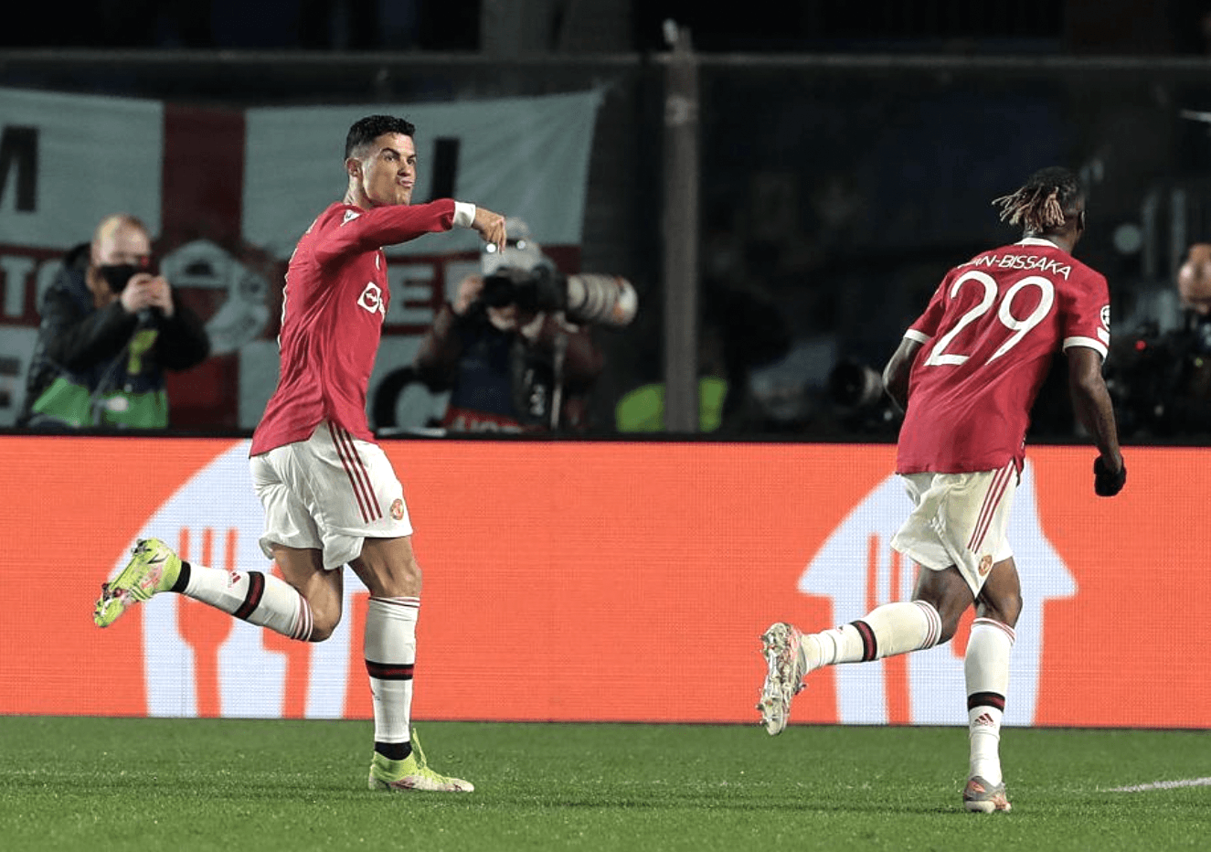 Video highlight trận Atalanta - MU: "Cứu tinh" Ronaldo