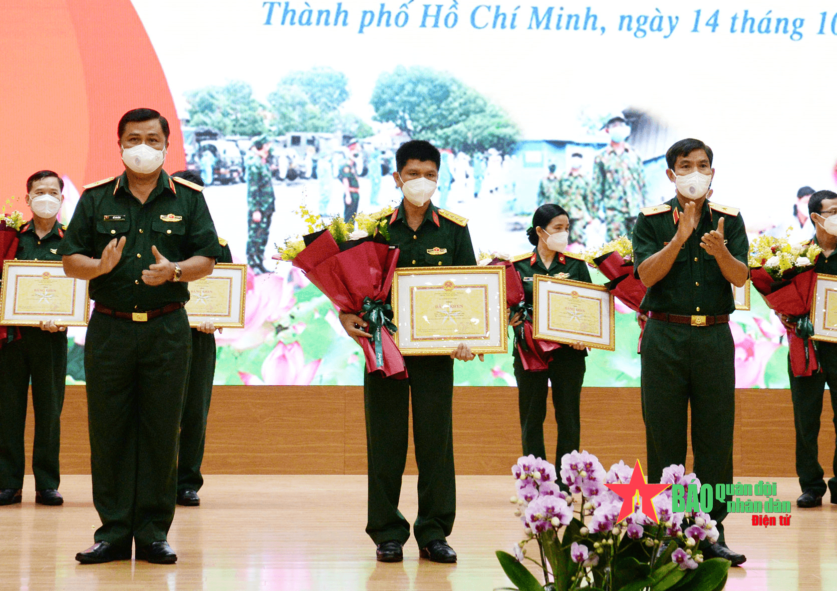 Nén nỗi đau khi bố mẹ qua đời, nỗ lực nơi tuyến đầu chống dịch