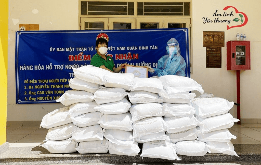 “Ấm tình yêu thương” vì ngày mai tươi sáng