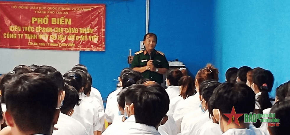 Phổ biến kiến thức quốc phòng và an ninh cho công nhân