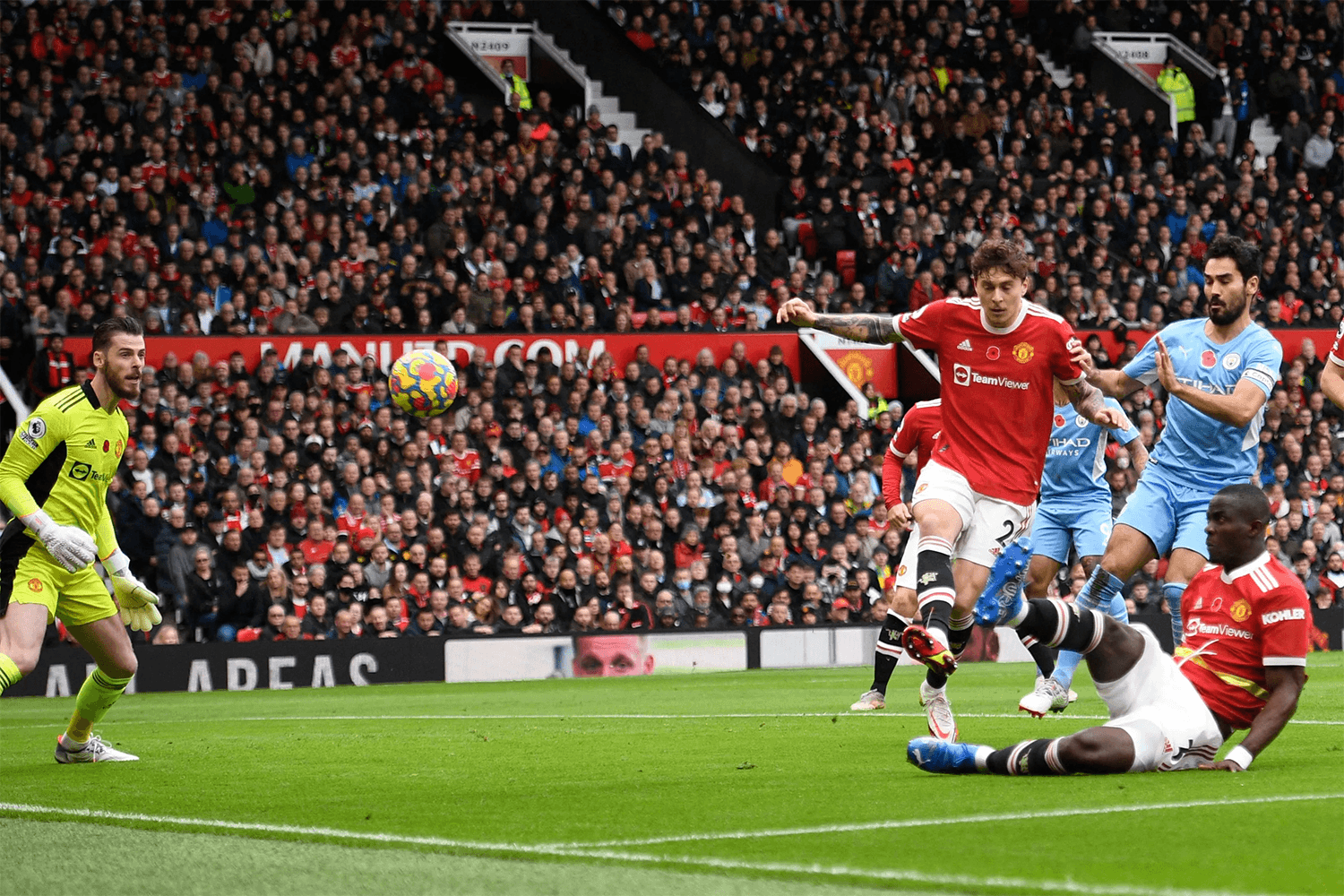 MU 0-2 Man City: Thua bạc nhược vì hàng thủ