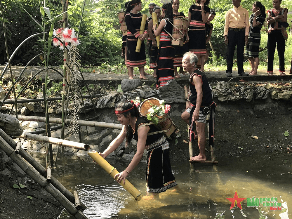 Lễ mừng lúa mới của người Xơ Đăng