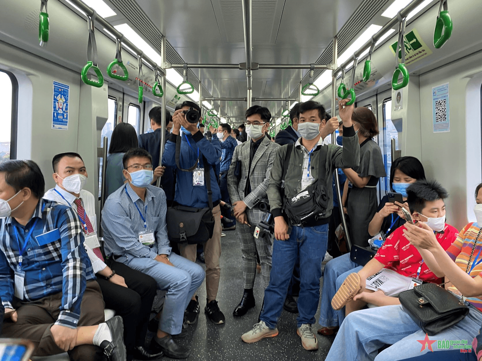 Gần 26.000 lượt khách sử dụng tàu Cát Linh- Hà Đông ngay trong ngày đầu tiên