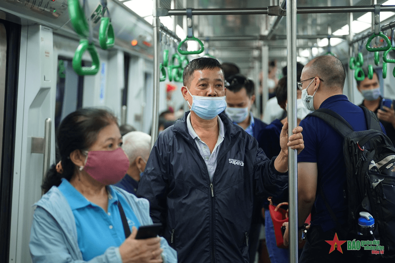 Người dân đi tàu Cát Linh-Hà Đông cần tuân thủ quy định phòng, chống dịch Covid-19