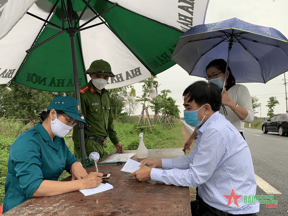 Nữ “sao vuông” đồng hành chống dịch