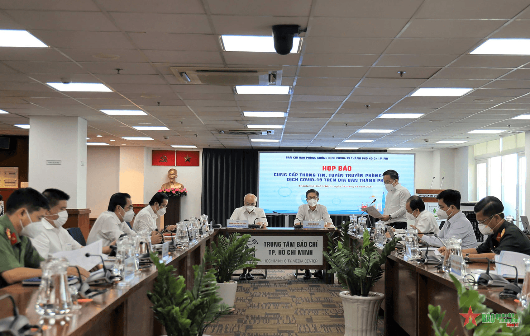 Thành phố Hồ Chí Minh đã tiêm được hơn 13,6 triệu mũi vắc xin phòng Covid-19