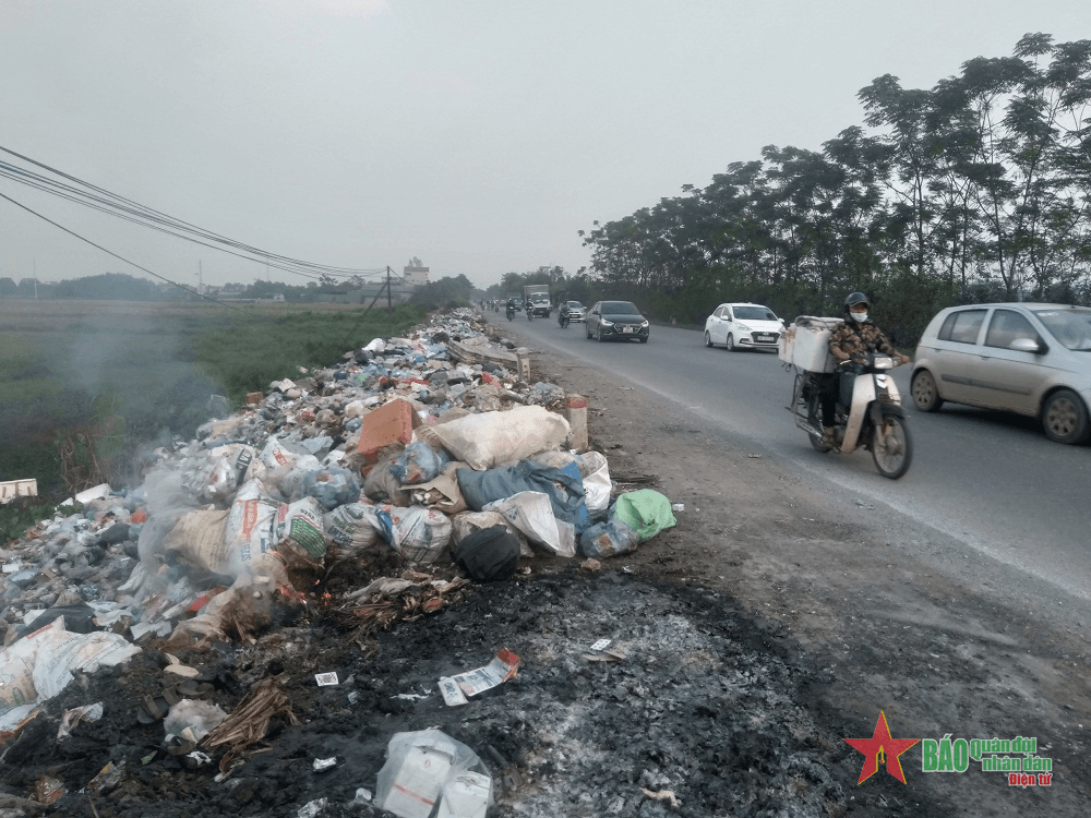 Cần dẹp ngay bãi rác tự phát