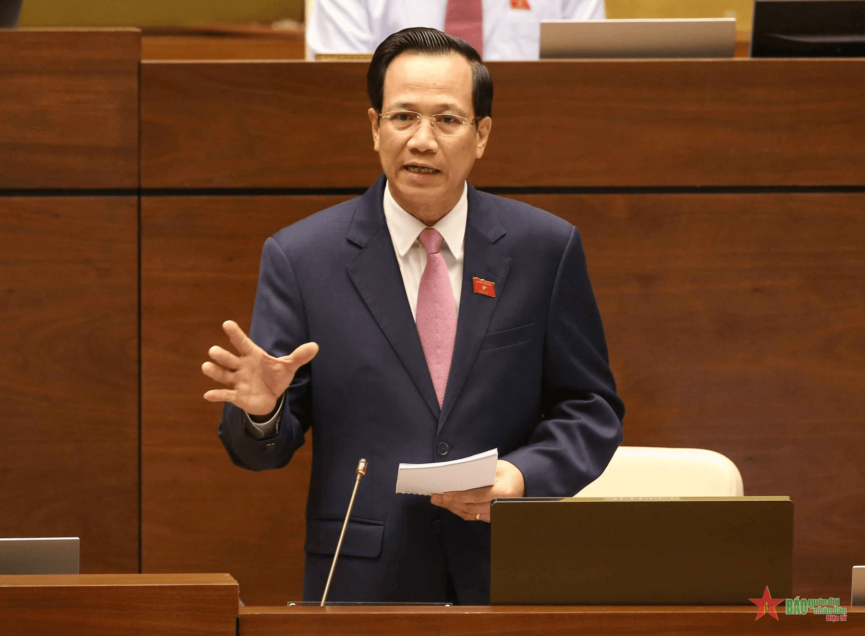 Trả lời chất vấn tại Quốc hội: Phấn đấu để mọi trẻ mồ côi do dịch Covid-19 đều có mái ấm gia đình
