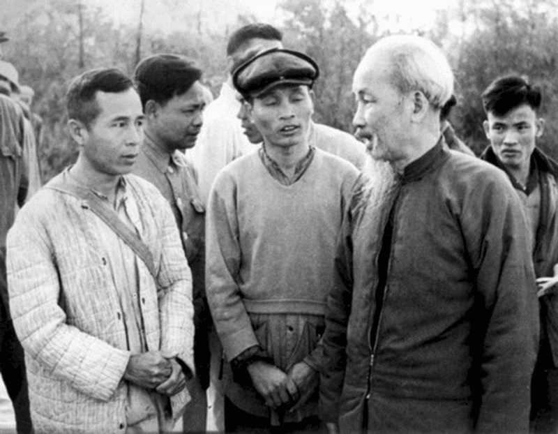 Ngày 15-11-1950: Bác Hồ nói gì về tham nhũng và công tác cán bộ?