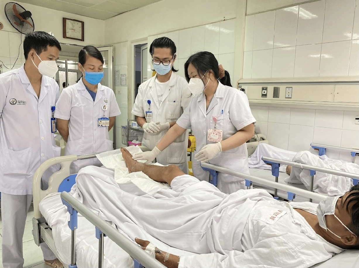 Hồi sinh đôi chân bị đứt do máy cắt cỏ