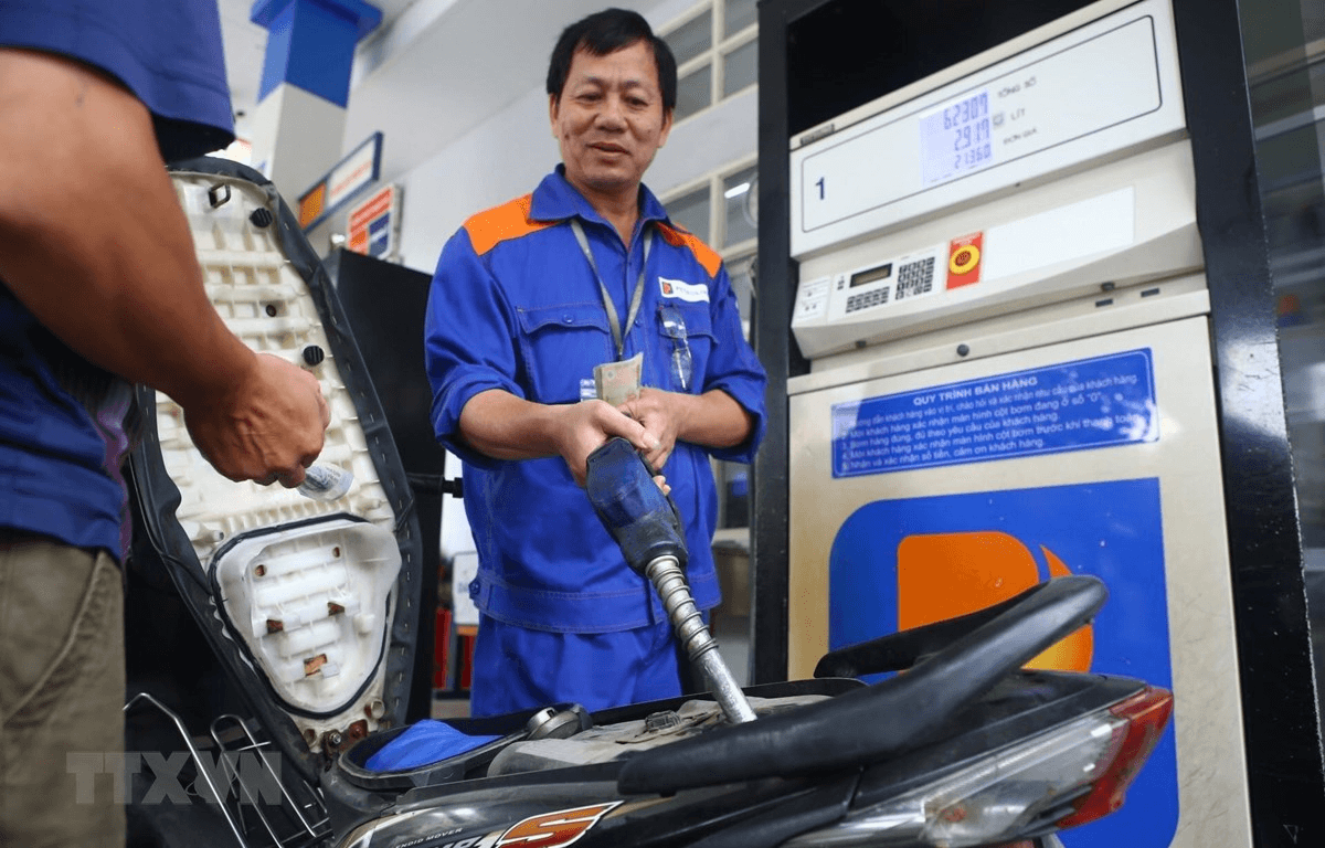 Giá xăng dầu hôm nay (18-11) tiếp tục giảm