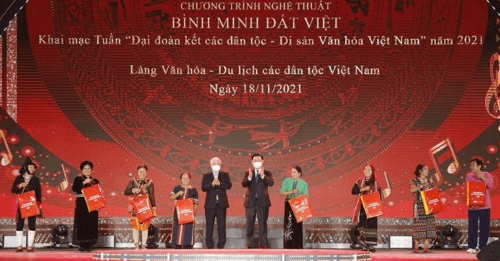 Chủ tịch Quốc hội dự khai mạc Tuần “Đại đoàn kết dân tộc-Di sản văn hóa Việt Nam”