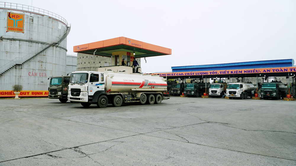 Giữ cho "mạch máu" xăng dầu luôn thông suốt