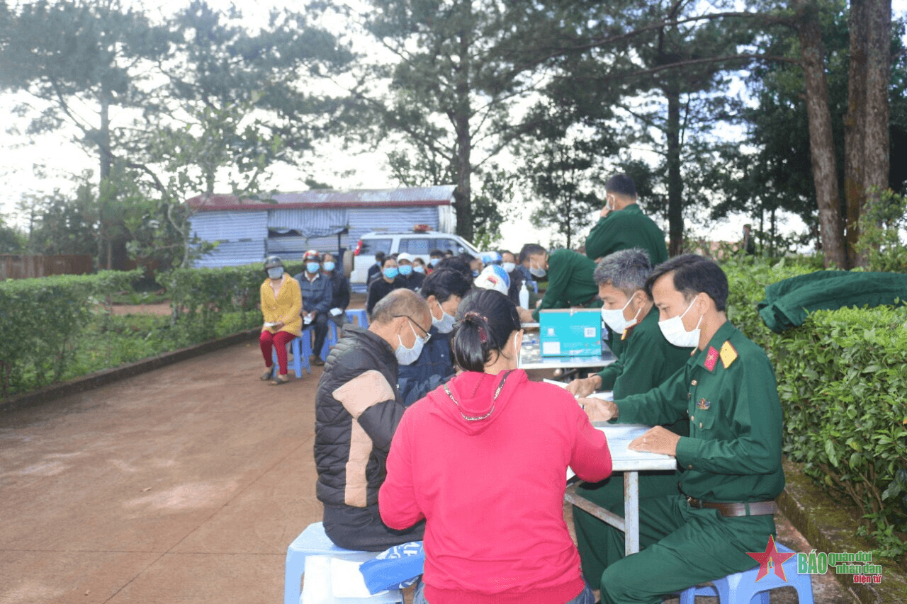 Trung đoàn 726: Hơn 700 nhân viên, người lao động được tiêm vắc xin phòng Covid-19